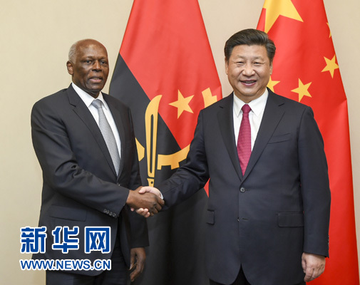 12月3日，國家主席習近平在約翰內(nèi)斯堡會見安哥拉總統(tǒng)多斯桑托斯。 新華社記者 謝環(huán)馳 攝