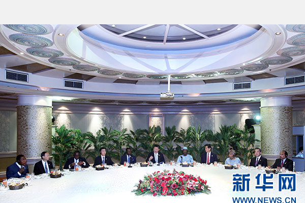 12月5日，國家主席習(xí)近平在約翰內(nèi)斯堡再次集體會見17位非洲國家領(lǐng)導(dǎo)人。 新華社記者 姚大偉 攝