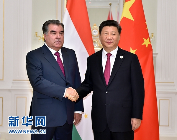6月23日，國家主席習(xí)近平在塔什干會見塔吉克斯坦總統(tǒng)拉赫蒙。新華社記者李濤攝
