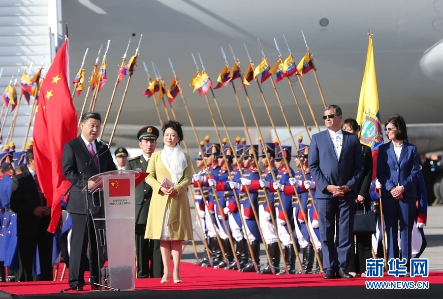 當(dāng)?shù)貢r(shí)間11月17日，國(guó)家主席習(xí)近平乘專機(jī)抵達(dá)基多，開(kāi)始對(duì)厄瓜多爾共和國(guó)進(jìn)行國(guó)事訪問(wèn)。厄瓜多爾總統(tǒng)科雷亞在機(jī)場(chǎng)為習(xí)近平舉行隆重歡迎儀式。這是習(xí)近平在歡迎儀式上致辭。新華社記者 馬占成 攝 