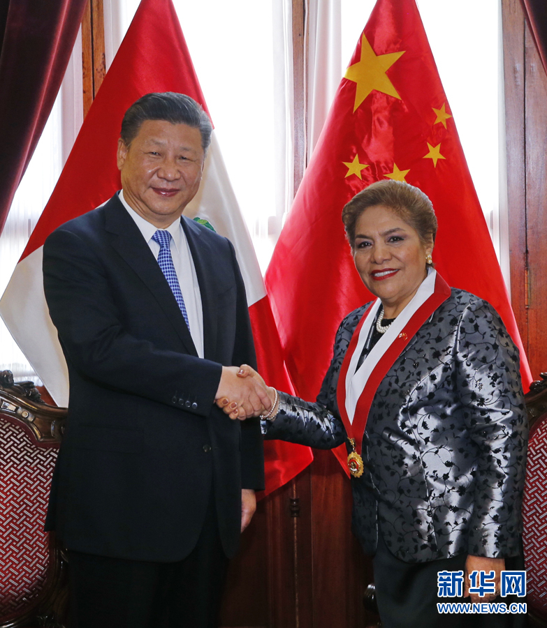 11月21日，國家主席習(xí)近平在利馬會見秘魯國會主席薩爾加多。新華社記者 鞠鵬 攝