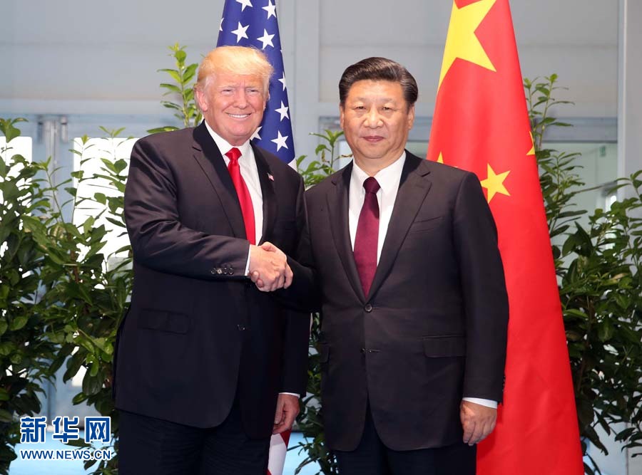 7月8日，國(guó)家主席習(xí)近平在二十國(guó)集團(tuán)領(lǐng)導(dǎo)人漢堡峰會(huì)閉幕后會(huì)見美國(guó)總統(tǒng)特朗普，就中美關(guān)系及共同關(guān)心的重大國(guó)際和地區(qū)問(wèn)題深入交換意見。新華社記者 姚大偉 攝