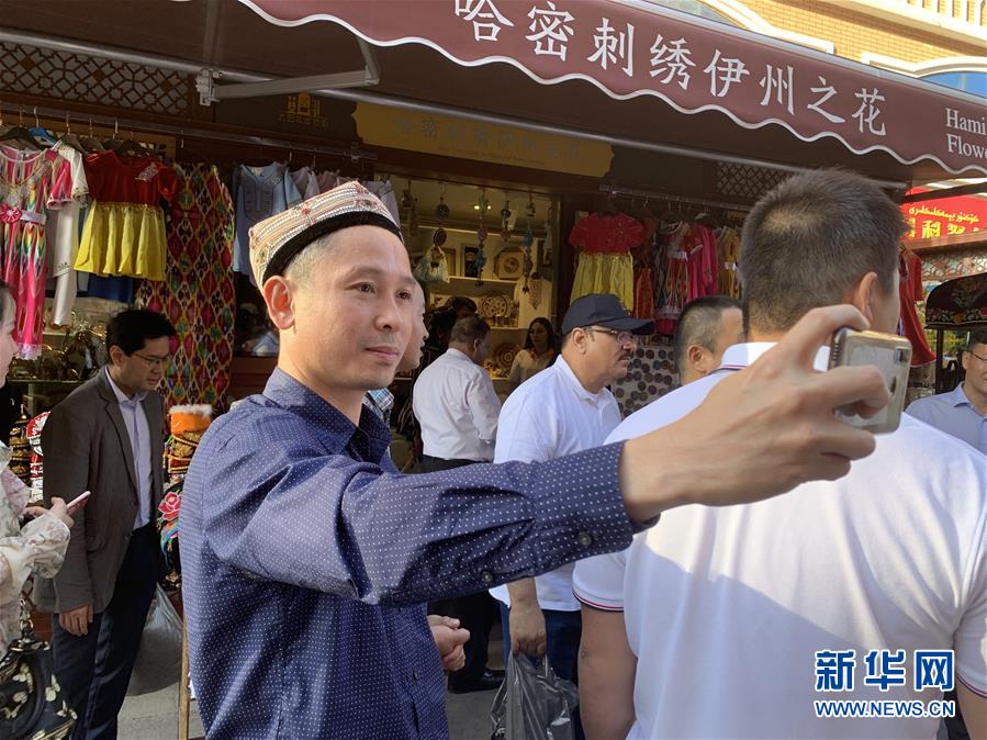 （圖文互動）（4）多國駐華使節(jié)參訪新疆：中國反恐、去極端化經(jīng)驗值得學(xué)習(xí)借鑒