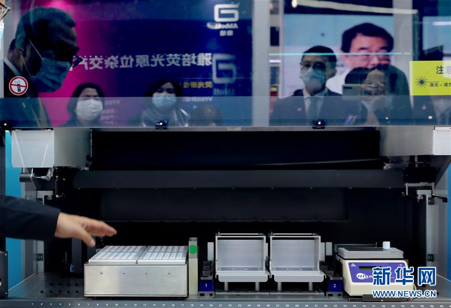 （第三屆進(jìn)博會(huì)·圖文互動(dòng)）（11）新疫苗、新療法，進(jìn)博會(huì)最“火爆”展區(qū)見聞